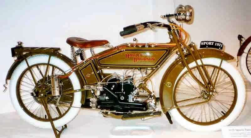 Questa immagine ha l'attributo alt vuoto; il nome del file è 6-harley-davidson_sport_558_cc_1921.jpg
